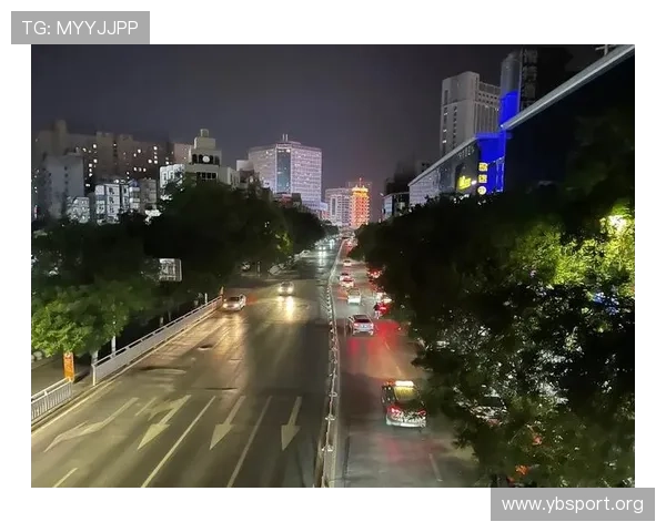 深夜苦练画面瞬间意外曝光充分展现其真正职业态度引发网友热议不断