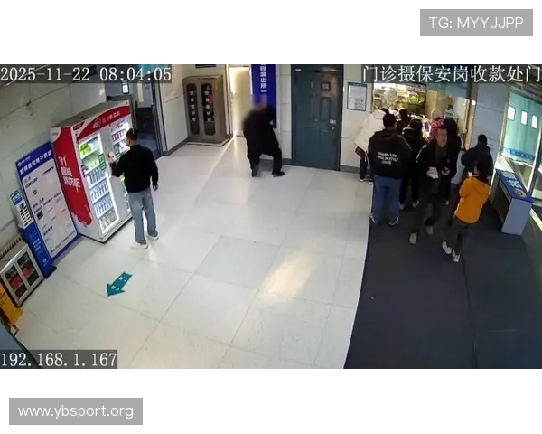 深圳一男子运动中突发倒地 休假医生路过紧急施救挽回生命现场